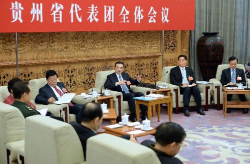 Li Keqiang (C), a member of the Standing Committee of the Political Bureau of the Communist Party of China (CPC) Central Committee, joins a discussion with deputies to the 12th National People's Congress (NPC) from southwest China's Guizhou Province, who 