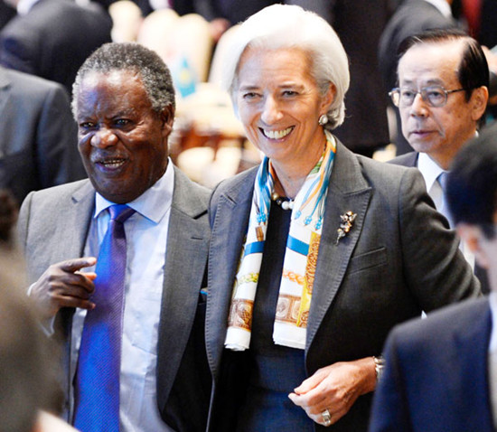 International Monetary Fund Managing Director Christine Lagarde (right) chatting with Zambia's President Michael Chilufya Sata at the Boao Forum for Asia Annual Conference in Boao, Hainan province, on Sunday. LIAO PAN / CHINA NEWS SERVICE