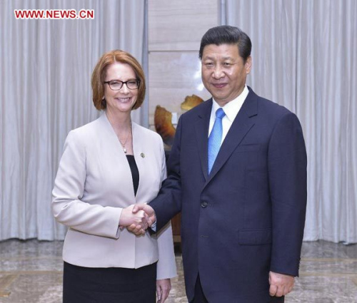 Chinese President Xi Jinping (R) shakes hands with Australian Prime Minister Julia Gillard during their meeting on the sidelines of Boao Forum for Asia (BFA) Annual Conference 2013 in Boao, south China's Hainan Province, April 7, 2013. (Xinhua/Wang Ye)