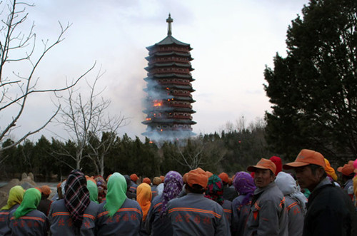 The body of Yongding Tower, an iconic building for the Ninth China (Beijing) International Garden Expo which will be held in May, catches fire in Fengtai district in Beijing at 3 pm on April 8, 2013. Wang Jing/China Daily