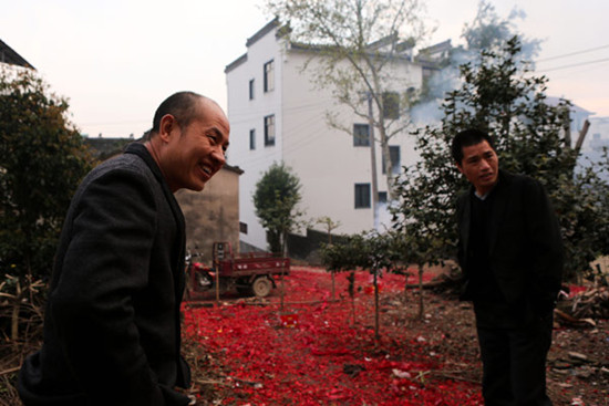 Zhang Gaoping (left) and Zhang Hui, his nephew, have returned to their home in Shexian county, Anhui province, after being acquitted of wrongful convictions that saw them serve 10 years in prison. Their families bought more than 20,000 yuan ($3,200) worth