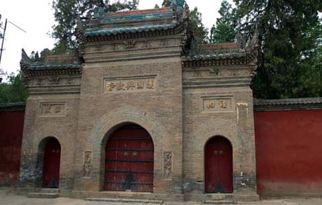 A gate of the Xingjiao Temple in Xi'an, Shaanxi province.Provided to China Daily 