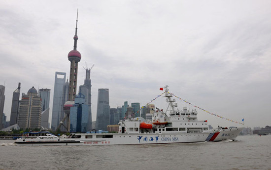 China's largest patrol and rescue ship Haixun 01 is officially put into use on Tuesday morning in Shanghai. [Photo/Xinhua]