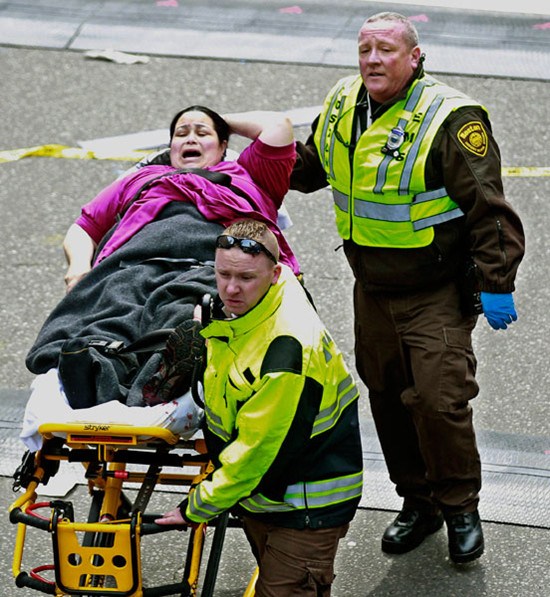 Medical workers aid an injured woman at the finish line. [Photo/Agencies]