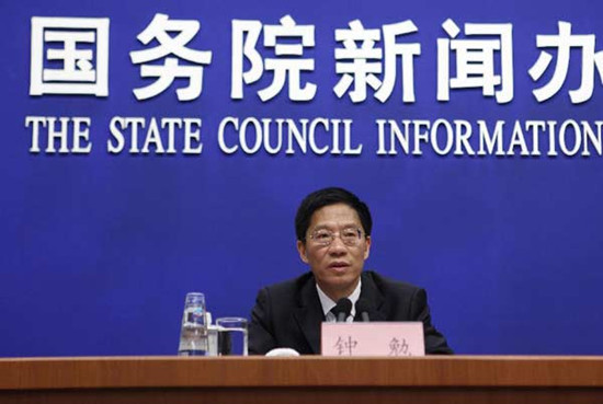  Zhong Mian, vice governor of Sichuan, introduces the information of Lushan Earthquake during a press conference held by the State Council Information Office in Beijing, capital of China, April 25, 2013. (Xinhua/Wang Shen)