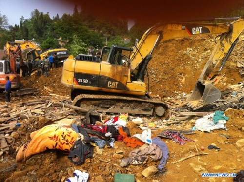 Photo taken by mobile phone shows rescuers work at the scene of a landslide in Mawo Village in Bijie City, southwest China's Guizhou Province, April 27, 2013. The landslide hit Mawo Village at 12:50 p.m. (0450 GMT) on Saturday, leaving 3 villagers dead and another 5 buried. All-out rescue work is under way. (Xinhua)