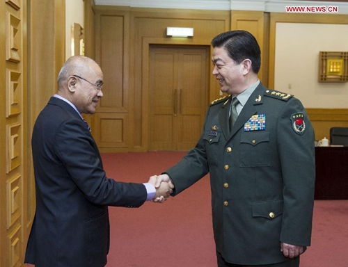 Chinese State Councilor and Defense Minister Chang Wanquan (R) meets with Philippine Defense Undersecretary Honorio Azcueta in Beijing, capital of China, April 28, 2013. (Xinhua/Wang Ye)