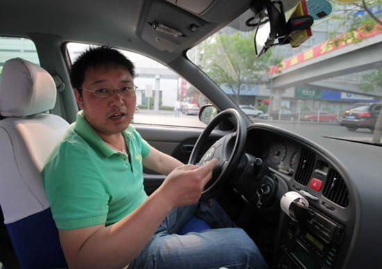 Beijing will hold a public hearing on May 23 to discuss a plan it released on Tuesday to raise fares to address the taxi shortage in the capital. [Photo by WANG JING / CHINA DAILY]