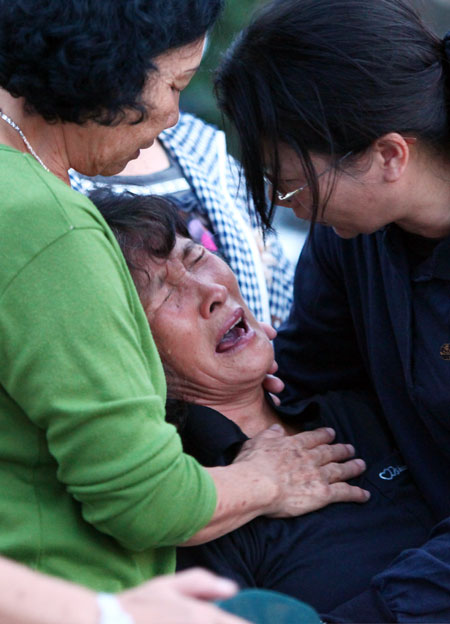 The wife of Hung Shih-cheng reacts on Saturday after the Philippine Coast Guard fired at Hung's boat and killed Hung. Agence France-Presse