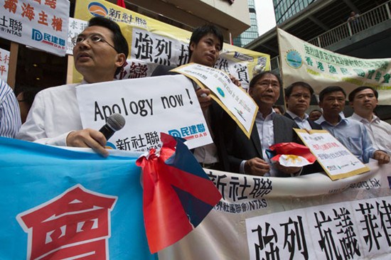 Demonstrators protest near the Philippine consulate in Hong Kong on Tuesday. A Taiwan fisherman was killed by the Philippine Coast Guard on Thursday. TYRONE SIU / REUTERS