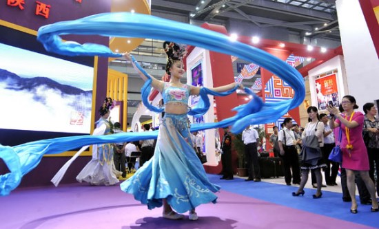 Performers from Shaanxi province grab the limelight at the ninth China (Shenzhen) International Cultural Industries Fair, which opened on Friday. The four-day event showcases the countrys rich cultural diversity. PHOTO BY LIANG XU / XINHUA