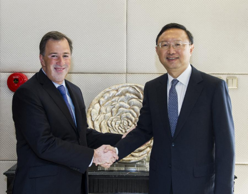 Chinese State Councilor Yang Jiechi (R) meets with Mexican Foreign Minister Jose Antonio Meade Kuribrena in Beijing, capital of China, May 20, 2013. (Xinhua/Wang Ye) 