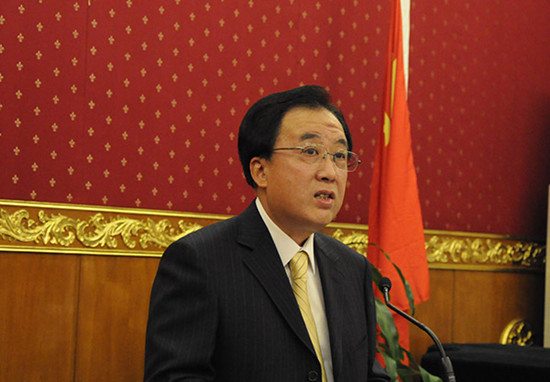 Chinese ambassador to Australia Chen Yuming delivers a speech during the reception for launching an art exhibition called Beauty of Tibet in Canberra, Australia Wednesday. [Photo by Sun Yuqing/chinadaily.com.cn]