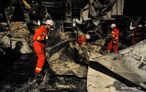 Fire fighters search for survivors at the burnt poultry slaughterhouse owned by the Jilin Baoyuanfeng Poultry Company in Mishazi Township of Dehui City in Northeast China's Jilin Province, June 3, 2013. (Xinhua)