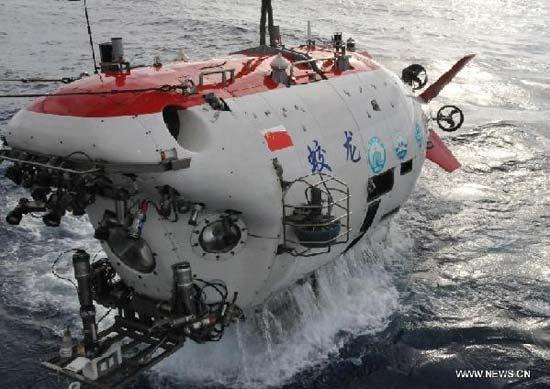 Photo taken on June 17, 2013 shows China's manned deep-sea submersible Jiaolong in the South China Sea, south China. Jiaolong finished the first diving operation for its first voyage of experimental application in the South China Sea at about 4:30 p.m. (0830 GMT) on June 17. Jiaolong set a new dive record after reaching a depth of 7,062 meters in the Pacific Ocean's Mariana Trench in June 2012. (Xinhua/Zhang Xudong) 