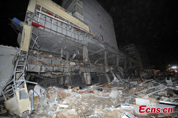 Photo taken on June 19, 2013 shows the accident scene after blasts ripped through a restaurant in Shuozhou, North China's Shanxi Province. The accident occurred at around 9:20 pm. [Photo: CNS/Wei Liang] 