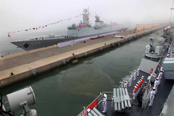 Soldiers stand on Chinese navy ships for the planned China-Russia military drill in Qingdao, East China's Shandong province, July 1, 2013. [Photo/Xinhua] 