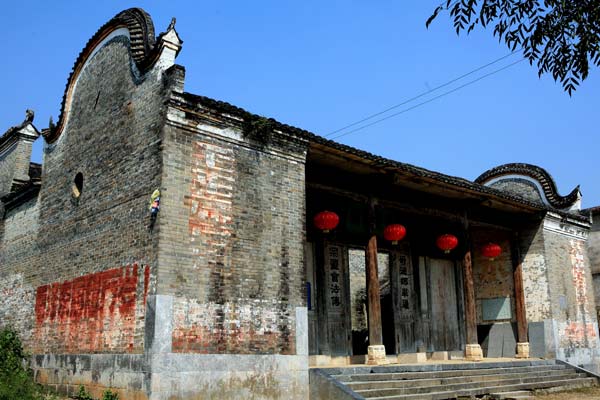 The Zhou family temple pays tribute to the village's past glories. Huo Yan / China Daily 