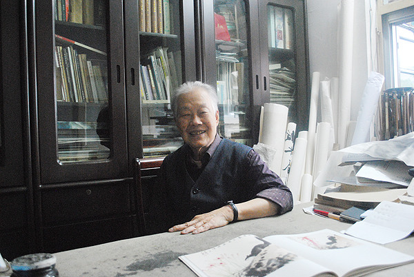 Zhu Yingren started to draw squirrels since the 1960s and is crowned as master of drawing squirrels. [Photo/Provided to China Daily]