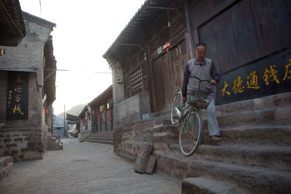 The once bustling hub is now a relaxing town, attracting visitors with its long history. Kuang Linhua / China Daily 