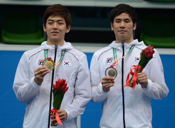 South Korean duo wins men's badminton doubles at the Kazan Universiade in Kazan, Russia, July 12, 2013. [Photo/Xinhua]