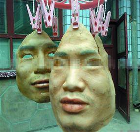 Lang's masks Photo: Qingdao Evening News