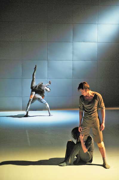 Dancers of Hong Kong City Contemporary Dance Company stage the dance show Blind Chance in Beijing. Cheung Chi-wai / For China Daily 