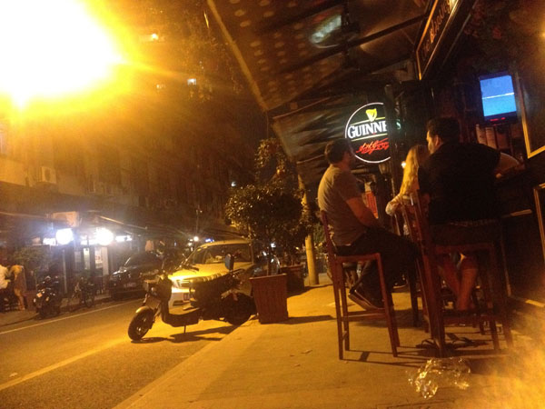 Expats enjoy a night out on Yongkang Road. Although their licenses stipulate that bars should close at 10 pm, many owners ignore the regulations and stay open much later. Gao Erqiang / China Daily