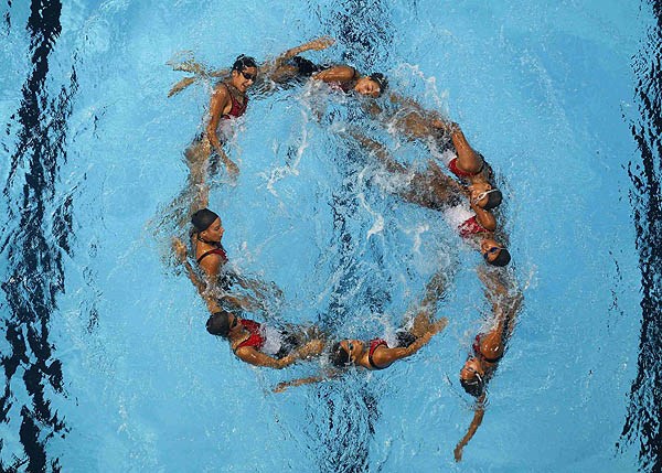 Egypt's team practice their synchronised swimming team performance ahead of the upcoming World Swimming Championships at the Sant Jordi arena in Barcelona, July 17, 2013. The World Swimming Championships will take place July 20 to Aug 4. [Photo/Agencies]