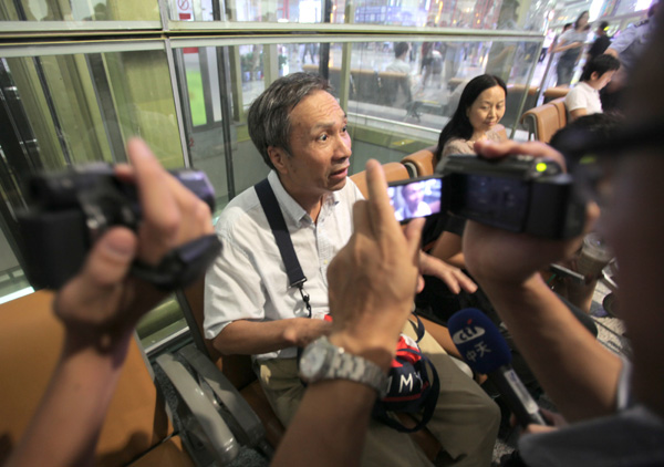 An eyewitness is interviewed in an area crowded with journalists. Wang Jing / China Daily  