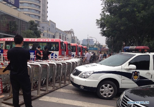 A Carrefour store is cordoned off after a knife attack occurred in Beijing, capital of China, July 22, 2013. A knife-wielding man allegedly injured four people, including two children, on Monday in the Carrefour store. (Xinhua/Ma Jing)