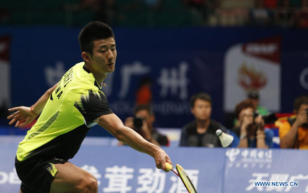 Chen Long of China competes during men's single match against Lin Dan of China at the 2013 BWF World Championships in Guangzhou, capital of south China's Guangdong Province, Aug. 9, 2013. Lin Dan won 2-0. (Xinhua/Bai Xuefei)  