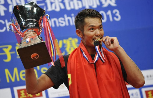 'Super Dan' wins world title over injured Lee