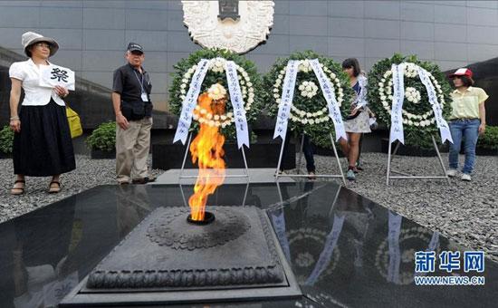 Hundreds of Pacifists from China and Japan have held a peace rally this morning at the Memorial Hall of the Victims of the Nanjing Massacre in east Chinas Nanjing City. 