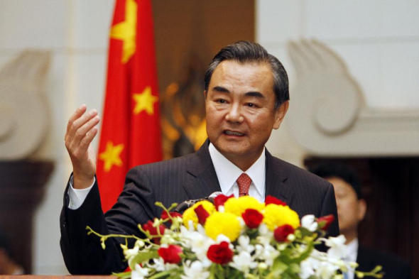 Chinese Foreign Minister Wang Yi speaks during a joint press briefing in Phnom Penh, Cambodia, Aug. 21, 2013. Cambodian and Chinese top diplomats on Wednesday pledged to maintain and further heighten bilateral ties and cooperation for the mutual benefits of the two countries and peoples. (Xinhua/Sovannara)