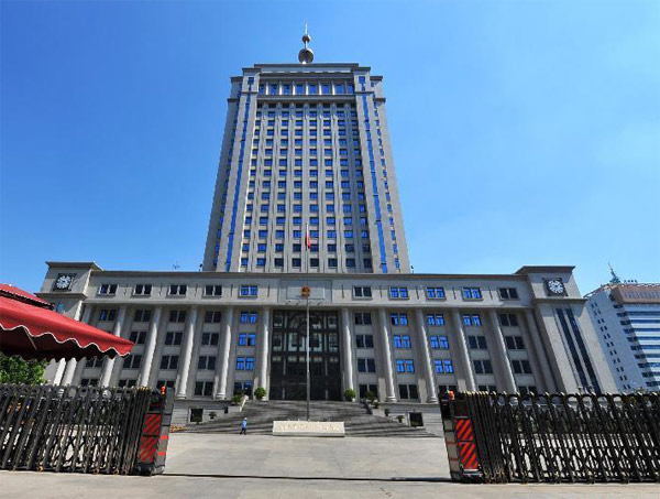 Photo taken on Aug 21, 2013 shows the Jinan Intermediate People's Court, in Jinan, East China's Shandong province. [Photo/Xinhua] 