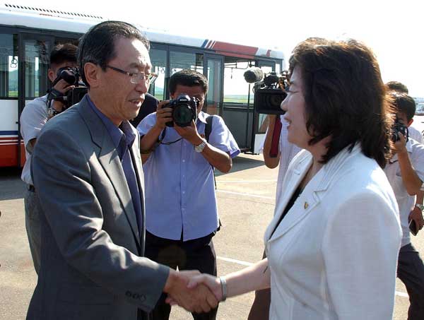 Wu Dawei (left), China's special envoy for Korean Peninsula affairs, is greeted by a DPRK official at Pyongyang airport. Wu is China's chief negotiator to the Six-Party Talks, aimed at ending the DPRK's nuclear program. Korean Central News Agency via AFP