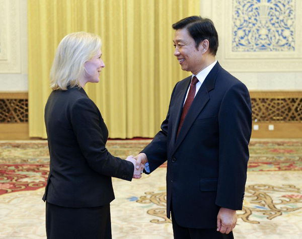 Chinese Vice President Li Yuanchao (R) shakes hands with U.S. Senator Kirsten Gillibrand as he meets a U.S. congressmen delegation led by Gillibrand, in Beijing, capital of China, Sept. 6, 2013. (Xinhua/Zhang Duo)