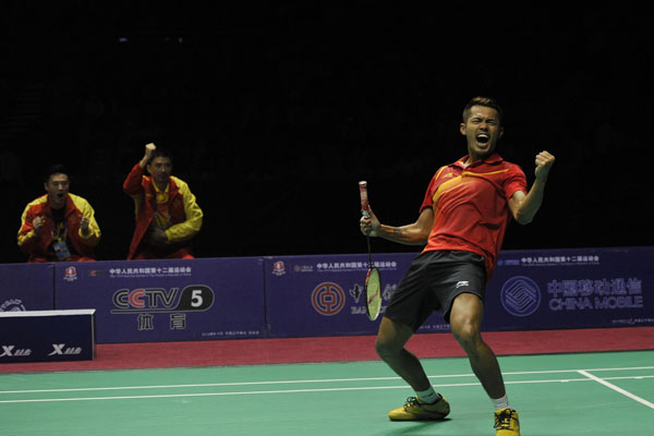 Lin Dan celebrates after winning the men's singles at the 12th Chinese National Games, in Jinzhou, Liaoning province, Sept 11, 2013. [Photo/Xinhua]