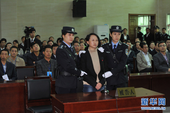 Gong Aiai, known as House Sister, suspected of owning multiple properties under false identities, is taken to court in Yulin city, Northwest China's Shaanxi province, Sept 24, 2013. (Photo: Xinhua)