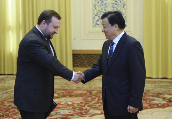 Liu Yunshan(R), a member of the Standing Committee of the Political Bureau of the Communist Party of China Central Committee, shakes hands with Ukraine's First Vice Prime Minister Serhiy Arbuzov prior to their meeting in Beijing, capital of China, Sept. 25, 2013. Arbuzov is in Beijing to attend the second meeting of the China-Ukraine Inter-government Cooperation Committee. (Xinhua/Zhang Duo)