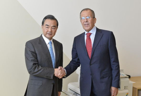 Chinese Foreign Minister Wang Yi (L) meets with his Russian counterpart Sergei Lavrov during the 68th United NationsGeneral Assembly at the UN headquarters in New York, Sept. 25, 2013. (Xinhua/Jun Zhang)