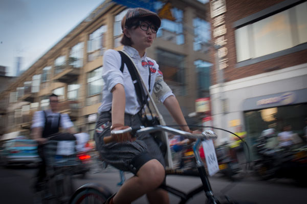 Cyclists wear anything they consider retro and ride two hours to promote bicycle culture. Photos by Gao Erqiang / China Daily