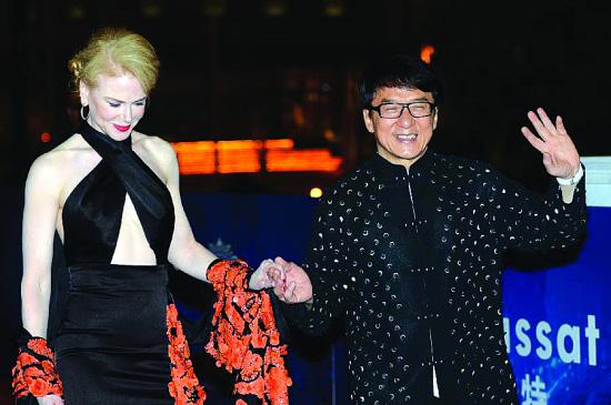 The Huading Awards, held in Macao on Monday, saw an array of global stars walk the red carpet and receive a number of awards.