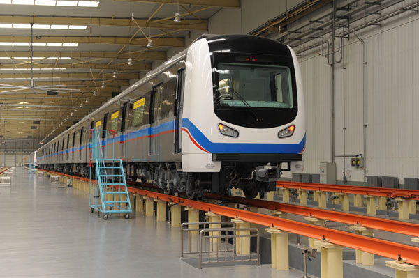 Subway compartments made by CNR Dalian Locomotive and Rolling Stock Company Ltd are ready to be exported to Iran in Dalian, Oct 9, 2013. [Photo by Li Mingbo]