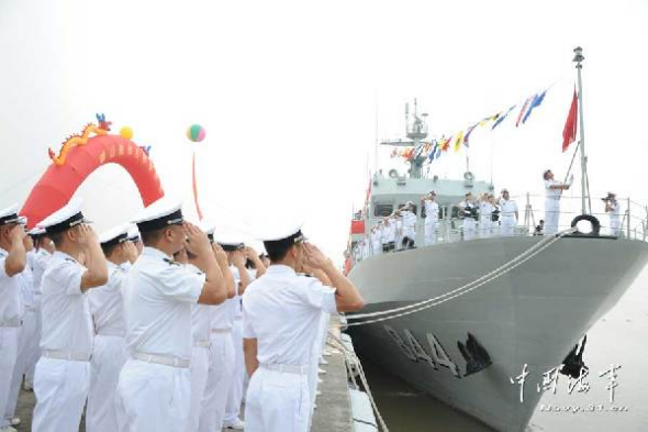 he photo shows that the officers and men of the Heshan ship are in the naming and flag-raising ceremony. The officers and men of a speedboat flotilla under the South China Sea Fleet of the Navy of the Chinese Peoples Liberation Army (PLAN) held a naming and flag-presenting ceremony of the new-type minesweeping ship Heshan on the morning of October 10, 2013 at a military port in Jiangmen city of south Chinas Guangdong province, marking that another new-type minesweeping ship is officially commissioned to the PLAN. (Chinamil.com.cn/ Liu Xin and Gao Yi)