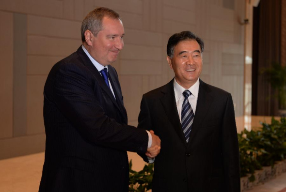 Chinese Vice Premier Wang Yang (R) shakes hands with his Russian counterpart Dmitry Rogozin during the 17th meeting of the joint commission for the regular meetings of heads of government of China and Russia in Xi'an, capital of northwest China's Shaanxi Province, Oct. 18, 2013. Chinese Premier Li Keqiang and Russian Prime Minister Dmitry Medvedev will hold the 18th regular meeting of the two countries' heads of government in Beijing next week. (Xinhua/Li Yibo)