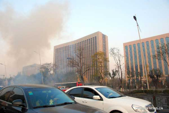 Photo taken on Nov. 6, 2013 shows the accident site after explosions on the Yingze Street in Taiyuan, capital of north China' Shanxi Province, Nov. 6, 2013. One person was killed and eight others were injured after explosions occurred on Wednesday morning in front of the office building of the Shanxi Provincial Committee of the Communist Party of China. (Xinhua/Liu Guoliang)