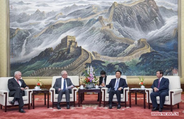 Chinese Vice President Li Yuanchao(2nd R) meets with a U.S. bipartisan delegation led by Howard Berman, one time head of the committee on foreign affairs of the U.S. Congress, and treasurer of the Republican national committee Tony Parker in Beijing, capital of China, Nov. 19, 2013. (Xinhua/Wang Ye)