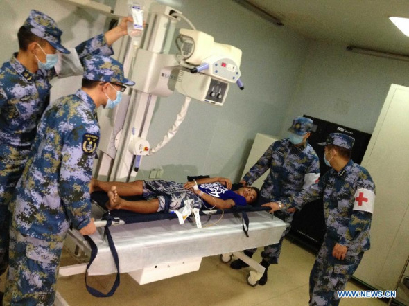 Wounded people wait to be transfered to China's navy hospital ship Peace Ark to receive treatment at Leyte Gulf in Philippines, on Nov. 24, 2013.China's navy hospital ship Peace Ark, the first 10,000-ton- class hospital ship in the world, arrived here on Sunday and began treating patients who were injured by the Typhoon Haiyan. (Xinhua/Wu Dengfeng) 